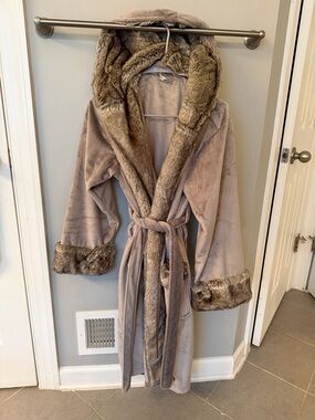 Pottery Barn Plush Hooded Faux Fur Trim Robe